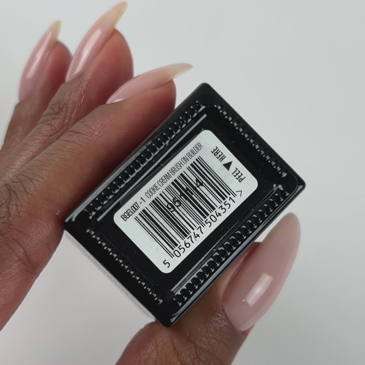 Video laden: Brush on Builder Gel Cookie Cream